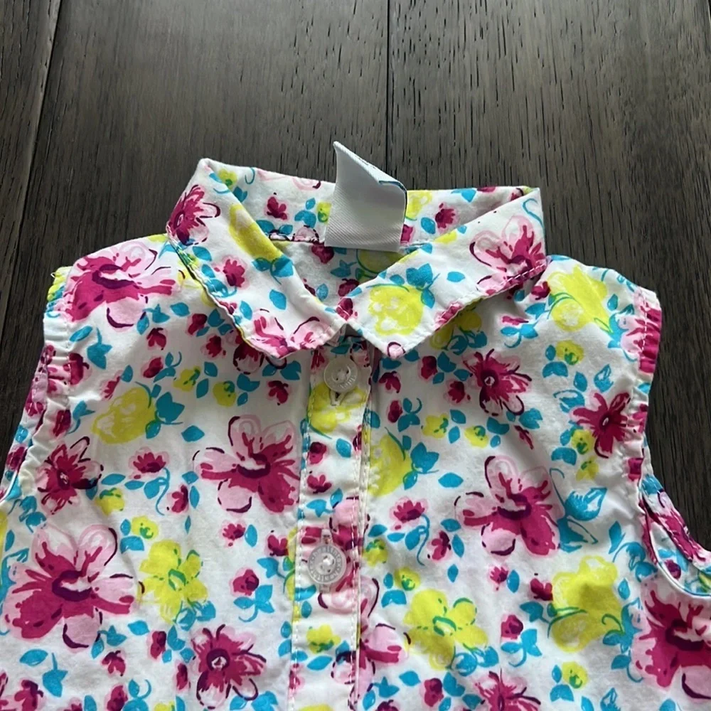Girl, floral sleeveless button down, collared high low crop front tie shirt